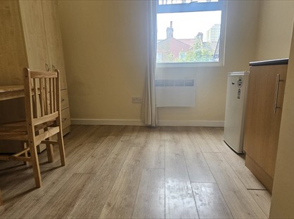 Studio Flat, Drayton Road, N17