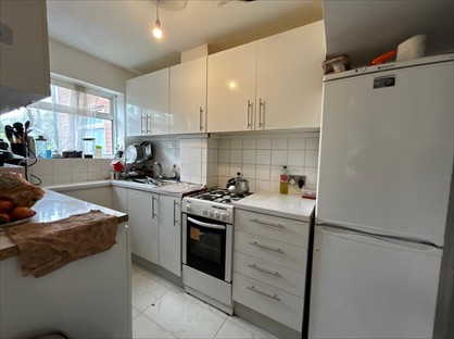 1 Bed Semi-Detached House, Sutton Lane, TW3