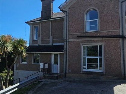 4 Bed Semi-Detached House, Old Mill Road, TQ2