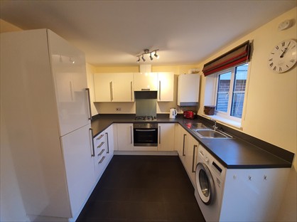 3 Bed Terraced House, Waterer Way, BA4