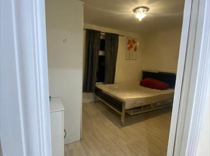 Room in a Shared House, Pears Road, TW3