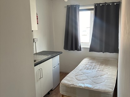 Studio Flat, Lancaster Road, UB5