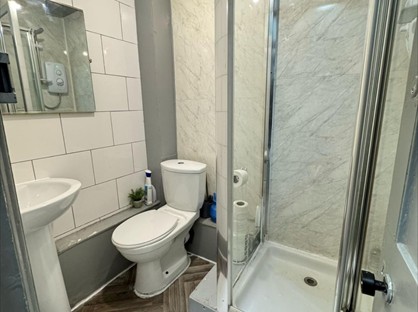 Studio Flat, Commercial Road, E1