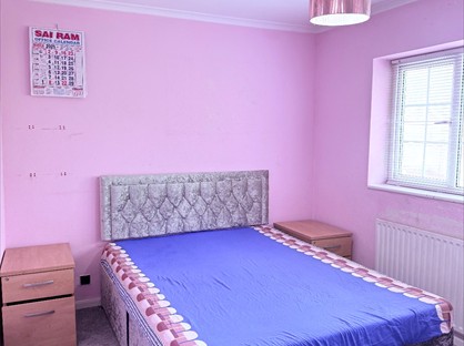 Room in a Shared House, Harelane, RH11