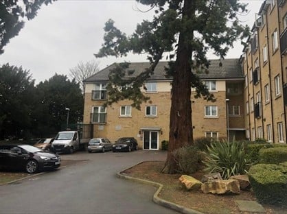 2 Bed Flat, Glade Court, UB8