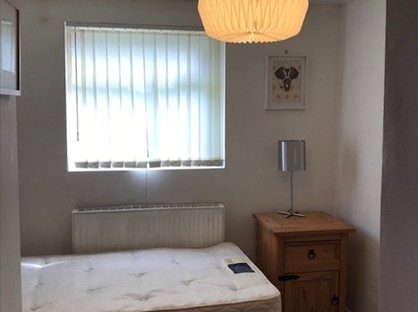 Room in a Shared House, Barkway Road, M32