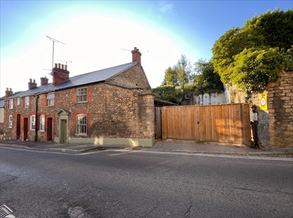 3 Bed End Terrace, High Street, BA10