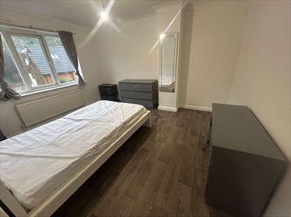 Room in a Shared Flat, Old Lodge Lane, CR8