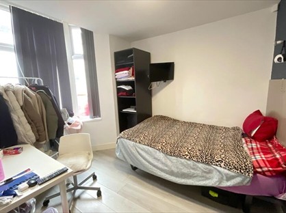 Room in a Shared House, Cameron Street, L7