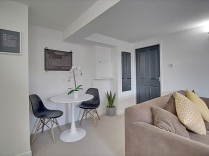 1 Bed Maisonette, Rawdon, LS19