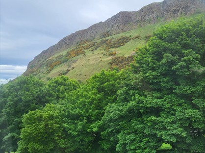 2 Bed Flat, Dumbiedykes Road, EH8