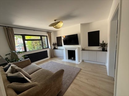 4 Bed Semi-Detached House, Bassetts Way, BR6