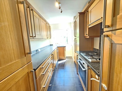 2 Bed Flat, Cranmer Court, KT2