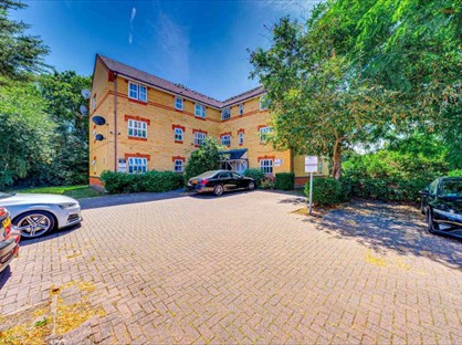 2 Bed Flat, Yeoman Close, E6