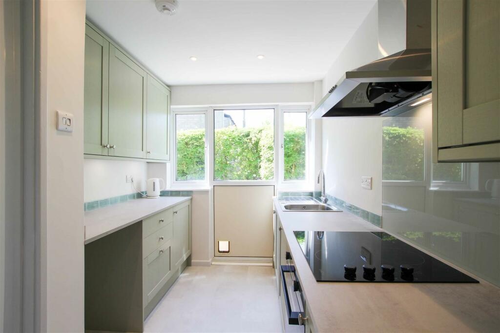 3 Bed End Terrace, Arran Close, CB1 photo 5