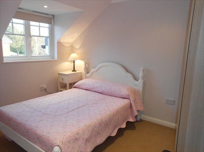 Room in a Shared House, Charles Babbage Close, KT9