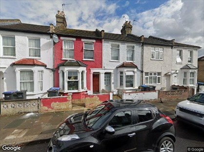 4 Bed Terraced House, Raynham Avenue, N18