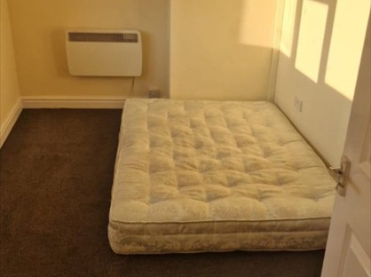 Room in a Shared House, Smart Street, M12