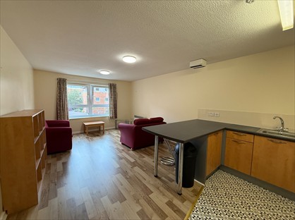 2 Bed Flat, Crown Station Place, L7