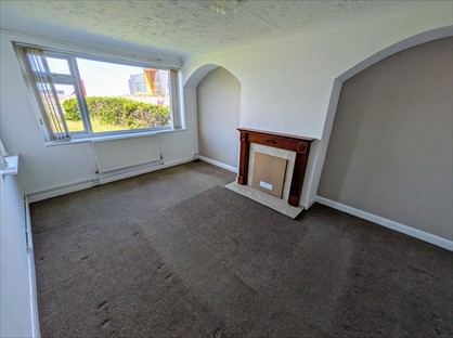 2 Bed Maisonette, East Parade, LL18