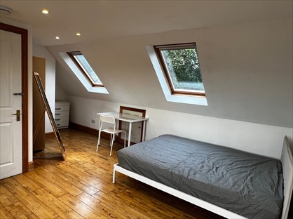 Room in a Shared House, Acacia Avenue, TW8