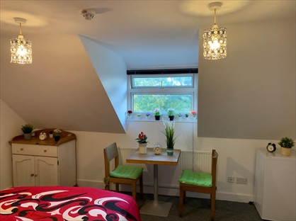 4 Bed Flat, The Ridgeway, EN2