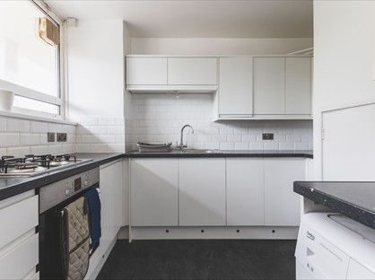 Room in a Shared Flat, Treherne Court, SW17