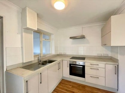 3 Bed Semi-Detached House, New Park Estate, DN7