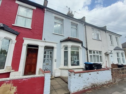 4 Bed Terraced House, Raynham Avenue, N18