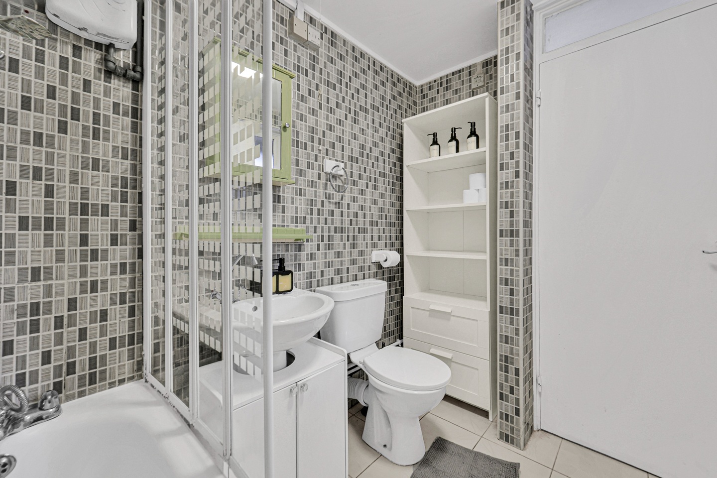 2 Bed Flat, London, N1 photo 2