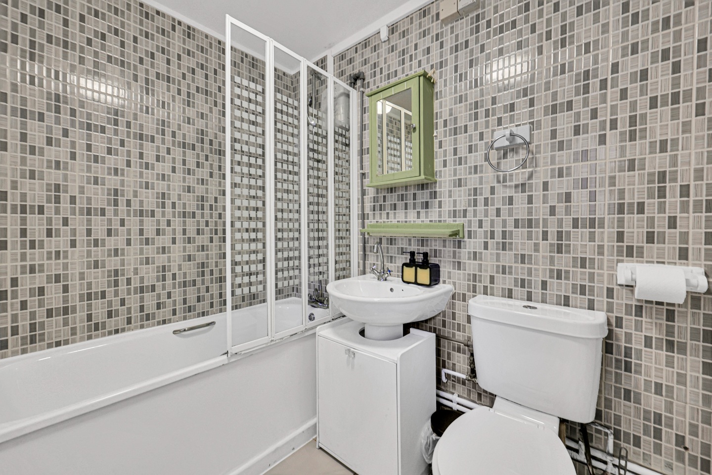 2 Bed Flat, London, N1 photo 3