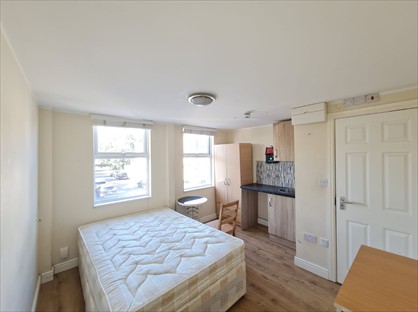 Studio Flat, Feltham Hounslow, TW13