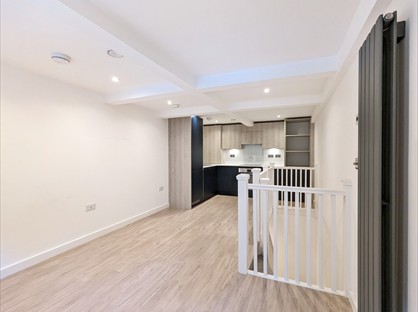 1 Bed Maisonette, Patterson Mews, RH1