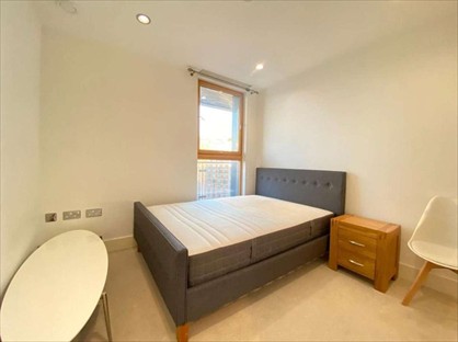 Room in a Shared House, Streamlight Tower, E14