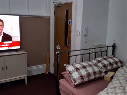 Studio Flat, Bond Str, WF13