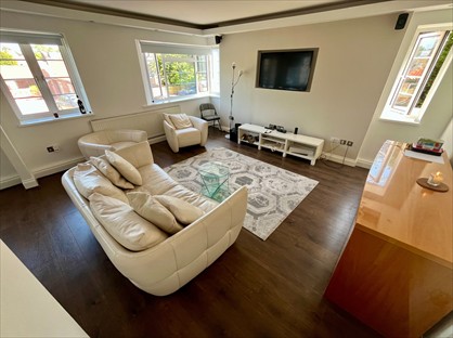 3 Bed Flat, Courtney House, NW4