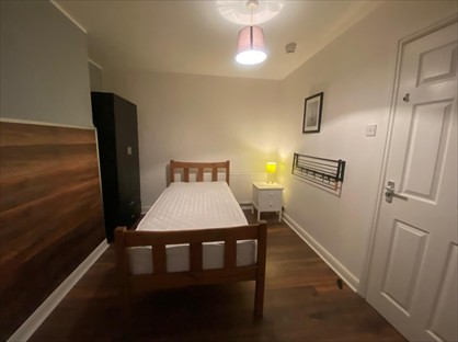 Room in a Shared House, Swan Street, DN5