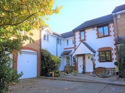 1 Bed Maisonette, Grafton Way, KT8