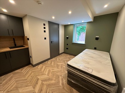 Studio Flat, London Road, KT17