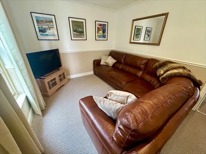 1 Bed Flat, High Street, PE11