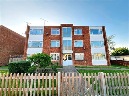 2 Bed Flat, Alston Road, EN5