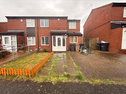 4 Bed Semi-Detached House, Swallow Close, LU4