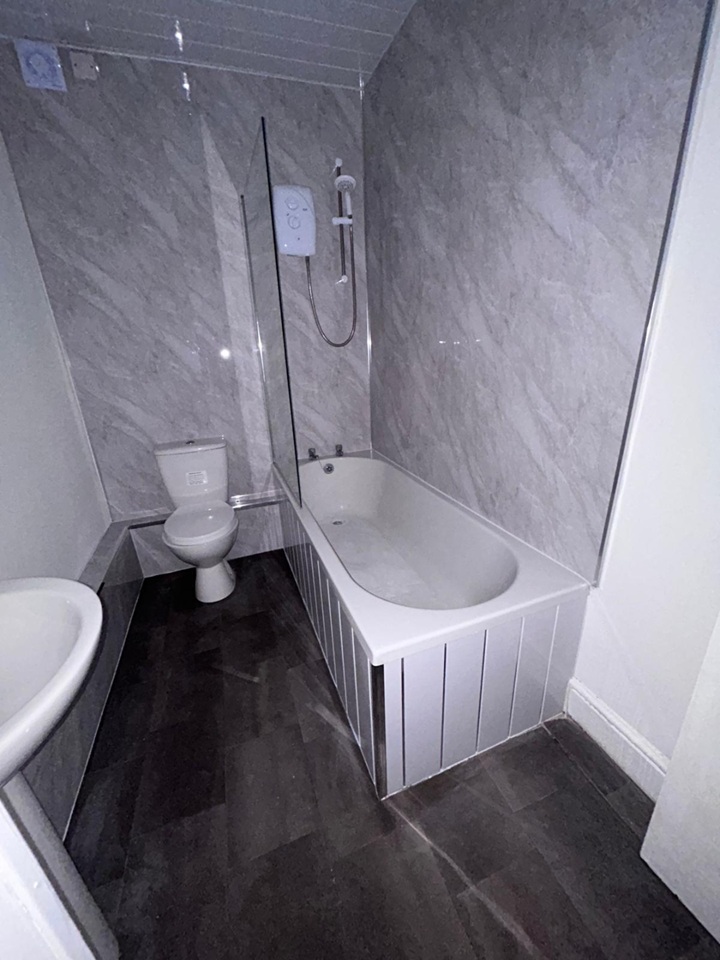 2 Bed Flat, County Road, L4 photo 4