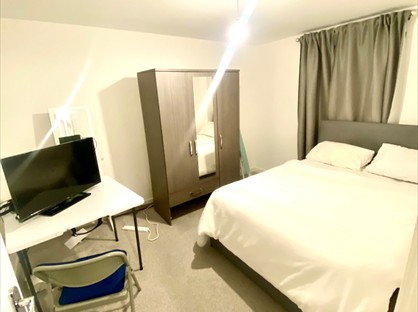 Room in a Shared House, Ambassador Avenue, B31