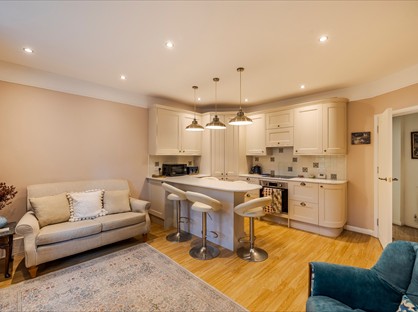 2 Bed Flat, Upper Richmond Road, SW15