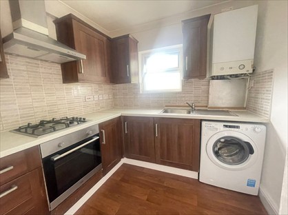 3 Bed Flat, Chadwell Heath Lane, RM6