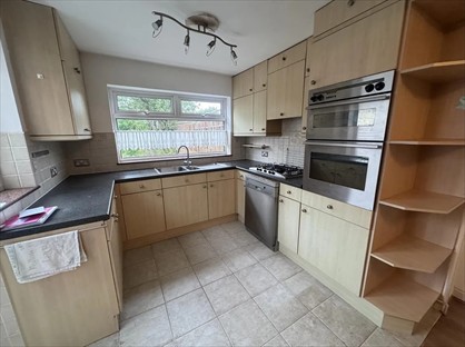 3 Bed Detached House, Leven Way, UB3