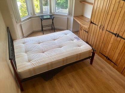 Room in a Shared House, Pymmes Green Road, N11