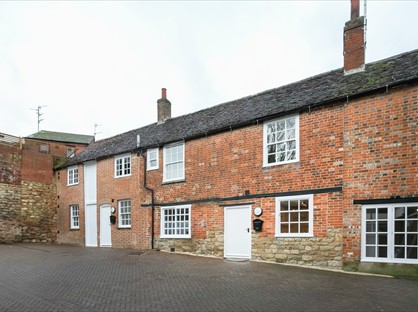 1 Bed Flat, Well Street, MK18