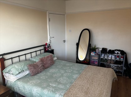 Room in a Shared House, Pymmes Green Road, N11